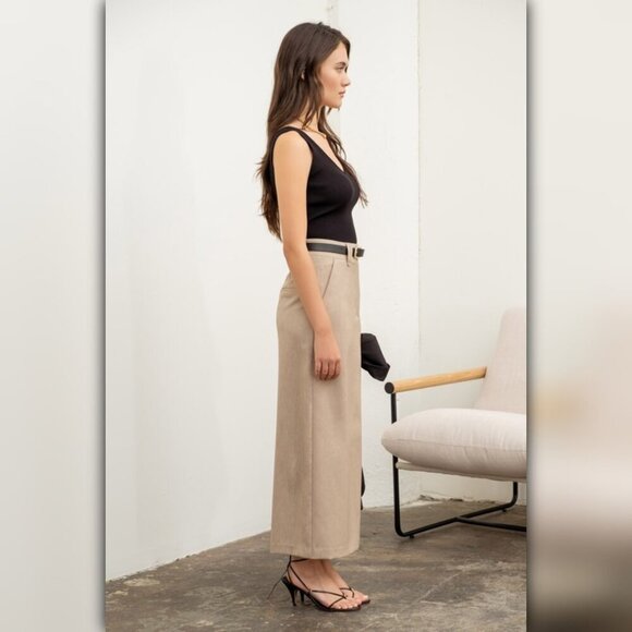 ♥ HOT DEAL ♥ NWT V Neck Sleeveless Ribbed Tank Top - Picture 3 of 4